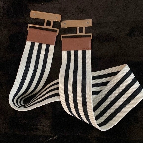 Fun stretch belt with clasp closure.  32” - Picture 3 of 4